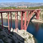 skokom-s-maslenickog-mosta-pilot-kanadera-pocinio-samoubojstvo-a6c3f3f9f7ab60f8a1786378113c478d_view_article